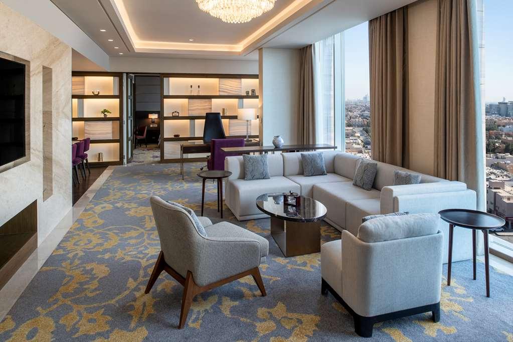 Doubletree Suites By Hilton - Riyadh Financial District Номер фото